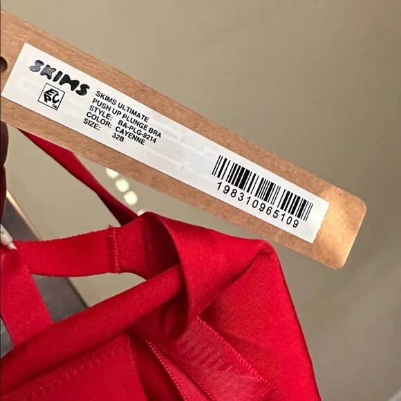 NWT SKIMS Ultimate Teardrop Push-Up‎ Bra in Cayenne 32B